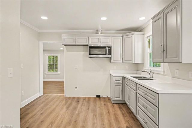 933 E King Street, King, NC 27021
