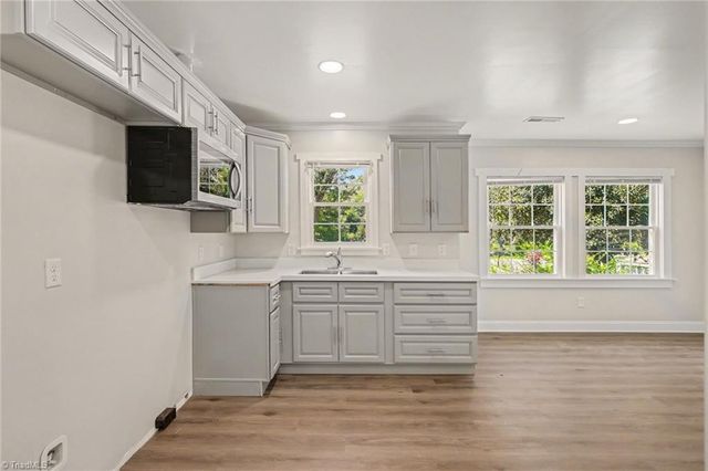933 E King Street, King, NC 27021