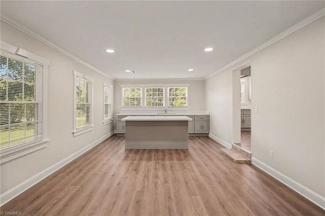 933 E King Street, King, NC 27021