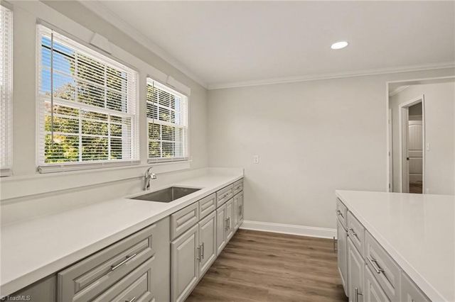 933 E King Street, King, NC 27021