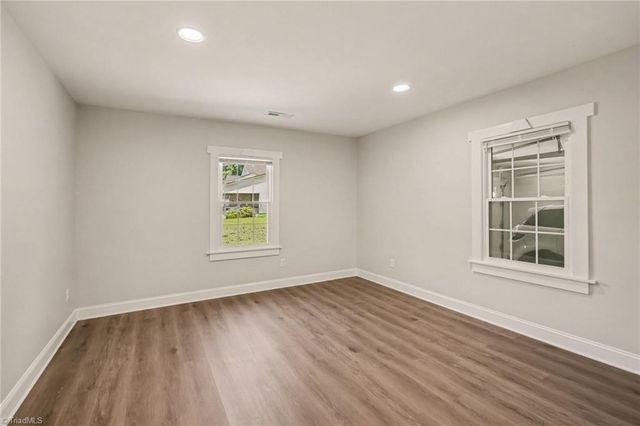 933 E King Street, King, NC 27021
