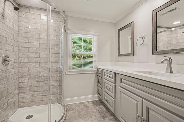 933 E King Street, King, NC 27021