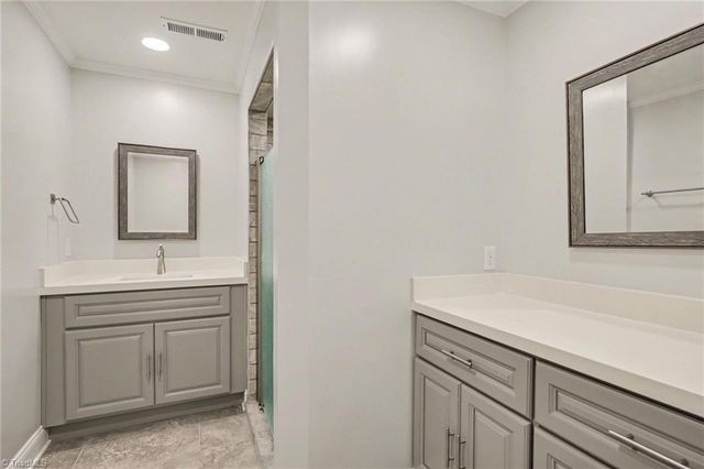 933 E King Street, King, NC 27021
