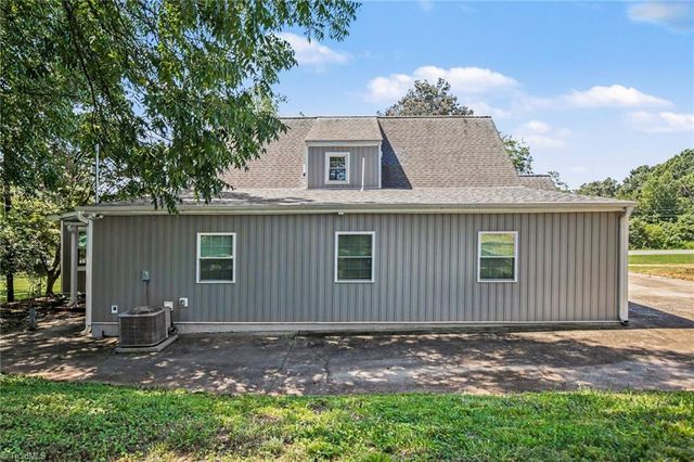 933 E King Street, King, NC 27021