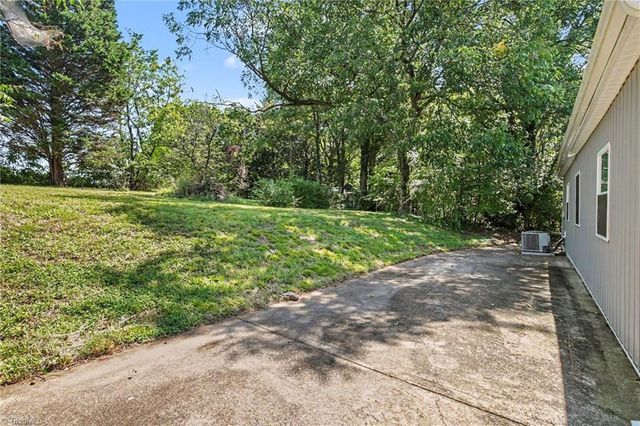 933 E King Street, King, NC 27021