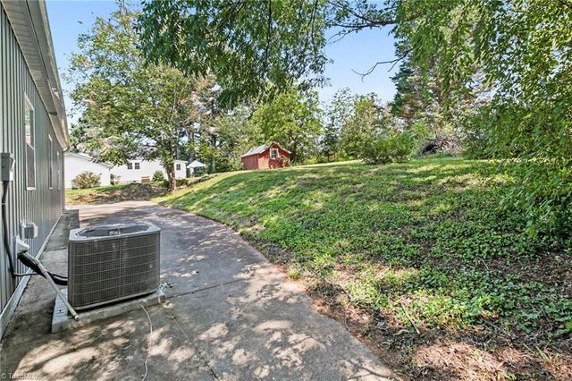 933 E King Street, King, NC 27021