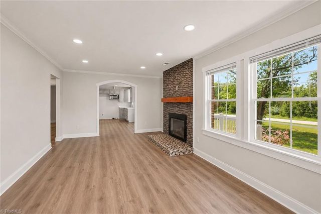 933 E King Street, King, NC 27021