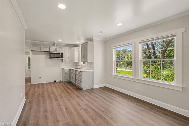 933 E King Street, King, NC 27021