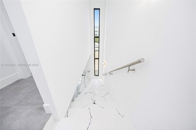 526 SW 2nd St 1, Miami, FL 33130