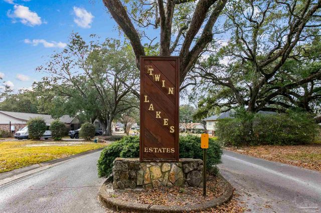 7200 Twin Lakes Ln, Pensacola, FL 32504