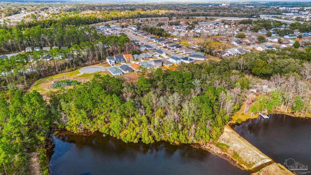 7200 Twin Lakes Ln, Pensacola, FL 32504