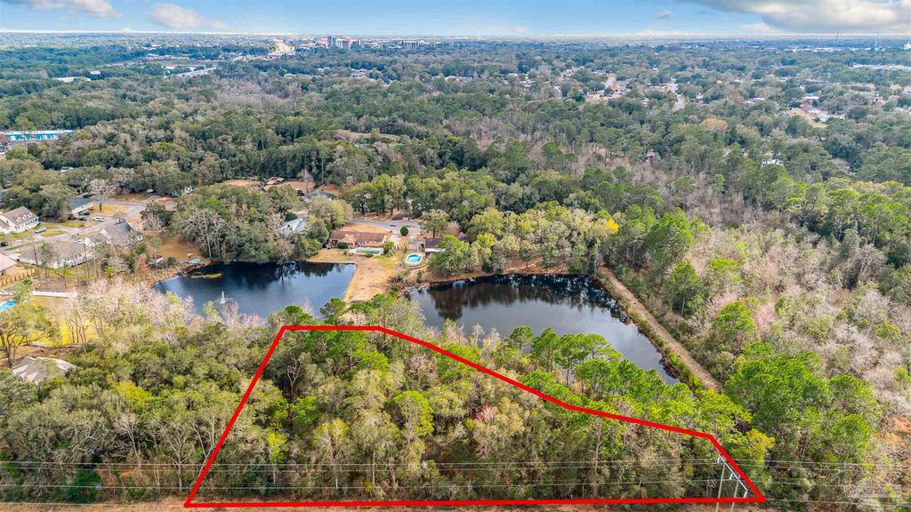 7200 Twin Lakes Ln, Pensacola, FL 32504