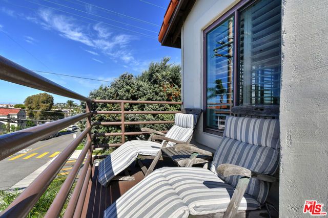 200 S Juanita Avenue, Redondo Beach, CA 90277