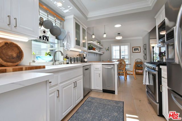 200 S Juanita Avenue, Redondo Beach, CA 90277