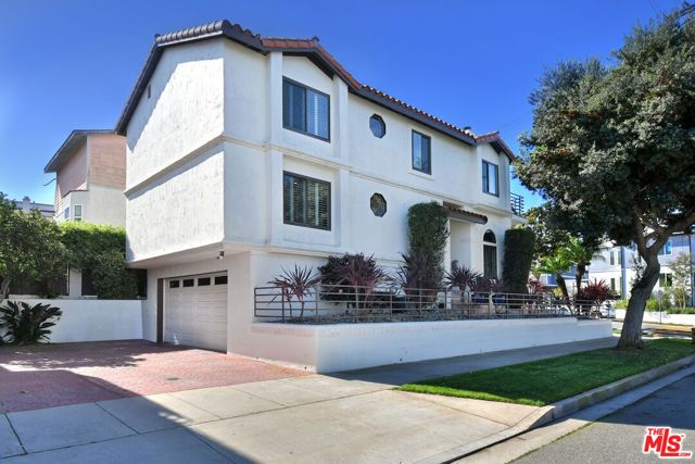 200 S Juanita Avenue, Redondo Beach, CA 90277