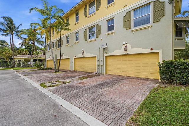 3902 White Peacock Lane, Coconut Creek, FL 33073