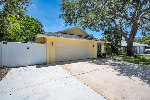 13125 CIMARRON CIRCLE N, Largo, FL 33774