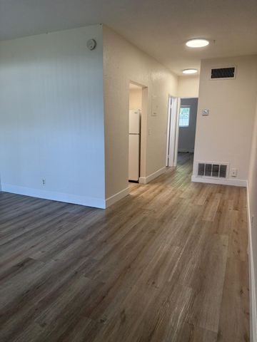 344 SE 11th Avenue 8, Pompano Beach, FL 33060