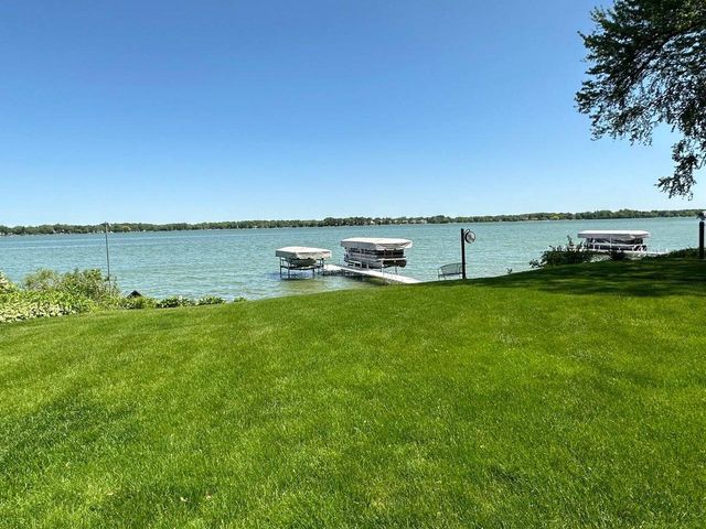 N60W39640 Mary LANE, Oconomowoc, WI 53066