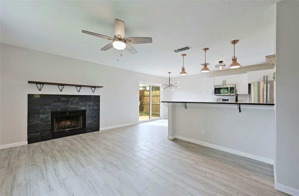 5616 Emerald Forest DR 102, Austin, TX 78745