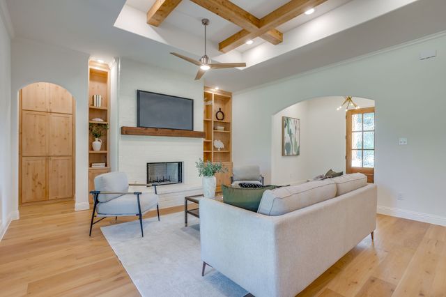 173 Oak Grove Way, Springtown, TX 76082