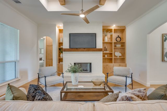 173 Oak Grove Way, Springtown, TX 76082