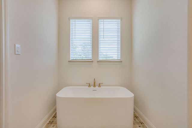 173 Oak Grove Way, Springtown, TX 76082