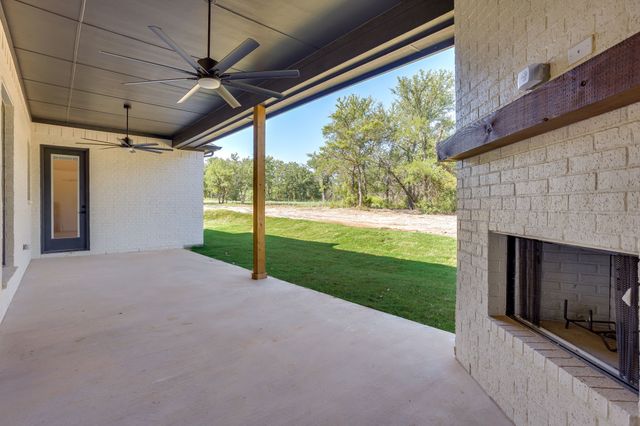 173 Oak Grove Way, Springtown, TX 76082