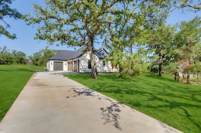 173 Oak Grove Way, Springtown, TX 76082