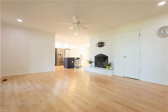 236 Robanna DR, Seaford, VA 23696