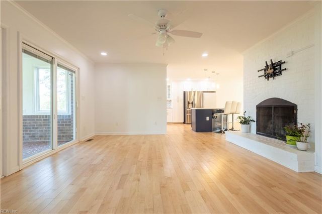236 Robanna DR, Seaford, VA 23696