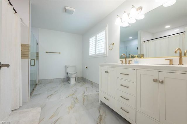 236 Robanna DR, Seaford, VA 23696