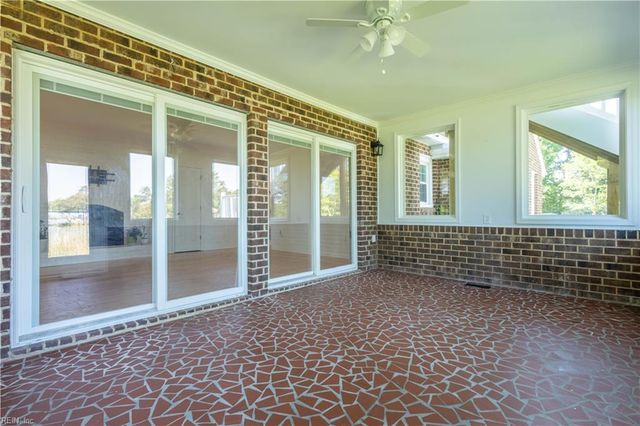 236 Robanna DR, Seaford, VA 23696