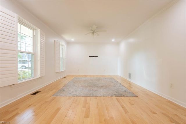 236 Robanna DR, Seaford, VA 23696