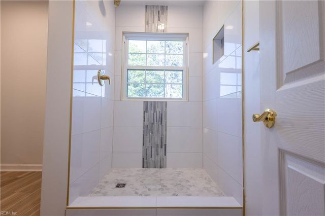 236 Robanna DR, Seaford, VA 23696
