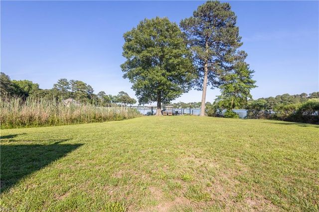 236 Robanna DR, Seaford, VA 23696