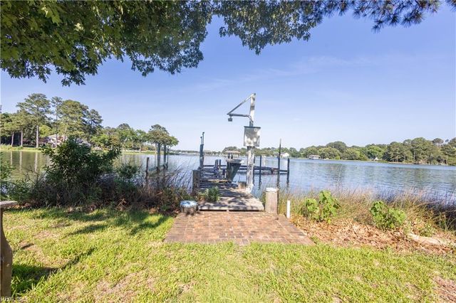 236 Robanna DR, Seaford, VA 23696