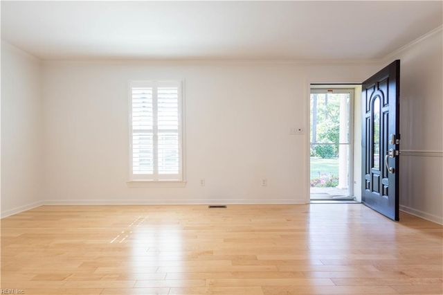 236 Robanna DR, Seaford, VA 23696