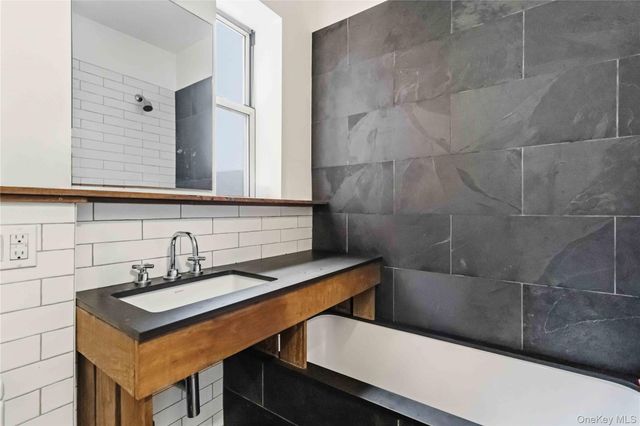 86-10 34th Avenue 522, Jackson Heights, NY 11372