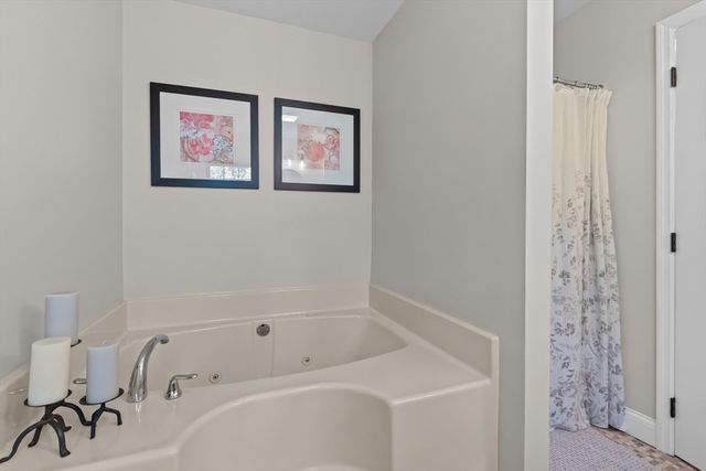 5 Nottingham Way, Freetown, MA 02702