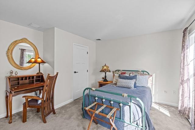 5 Nottingham Way, Freetown, MA 02702
