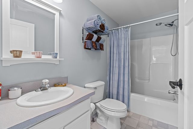 5 Nottingham Way, Freetown, MA 02702