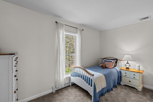 5 Nottingham Way, Freetown, MA 02702