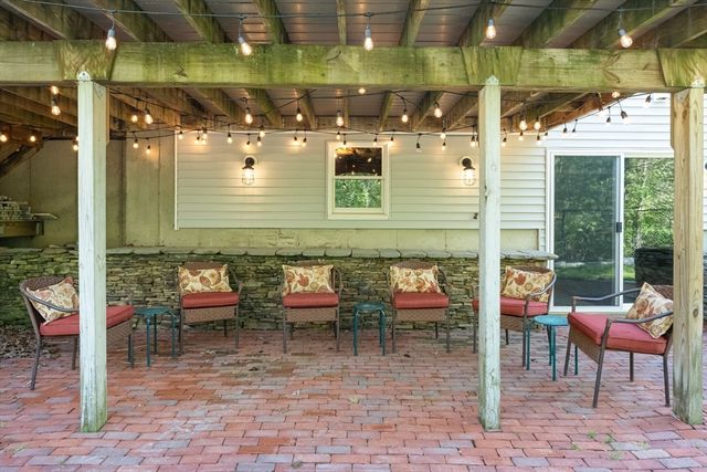 5 Nottingham Way, Freetown, MA 02702