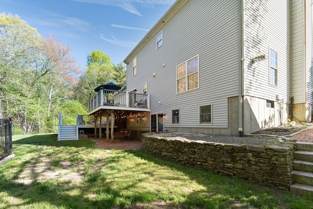 5 Nottingham Way, Freetown, MA 02702