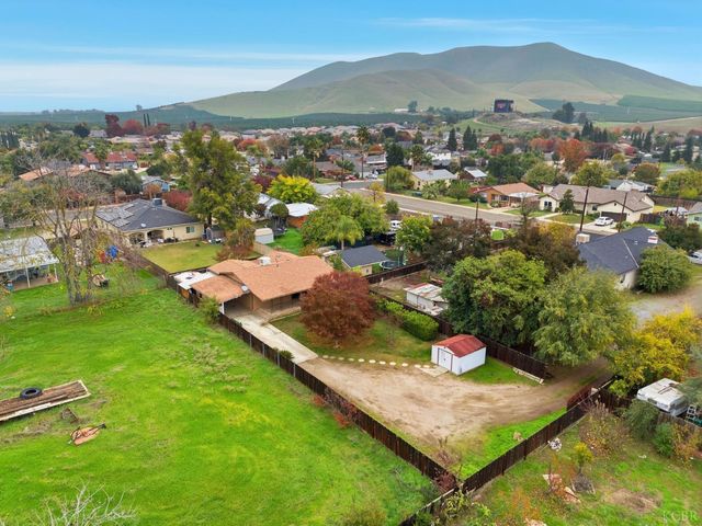 469 Pomgranate Street, Woodlake, CA 93286