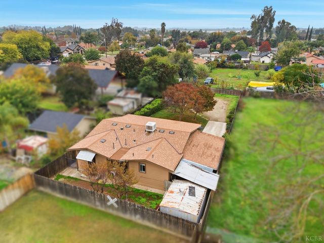 469 Pomgranate Street, Woodlake, CA 93286