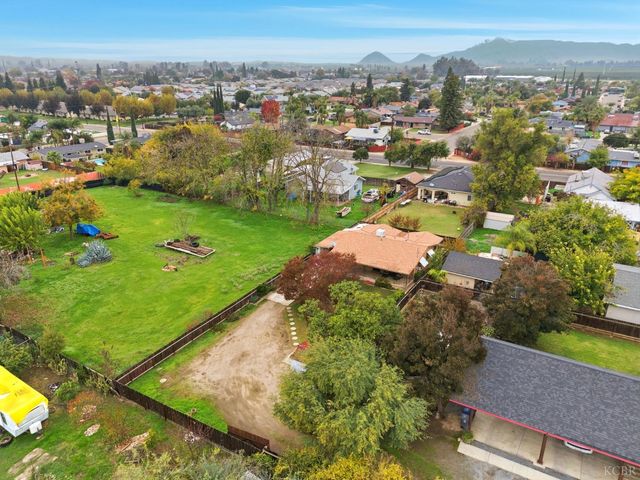 469 Pomgranate Street, Woodlake, CA 93286