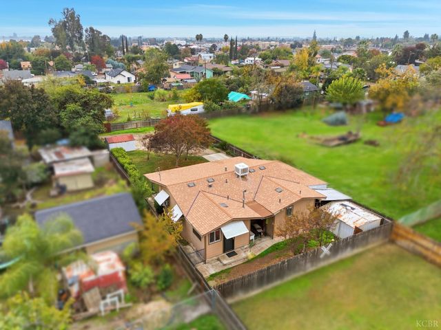 469 Pomgranate Street, Woodlake, CA 93286