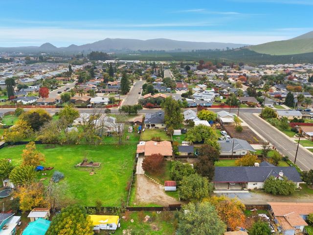 469 Pomgranate Street, Woodlake, CA 93286